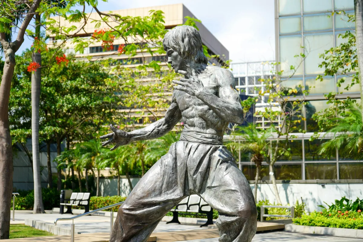 A photo of the statue of Bruce Lee